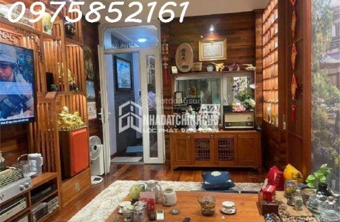 Những bước quan trọng bao gồm dọn dẹp gọn gàng, mở rộng góc quay và thiết lập ánh sáng tối ưu.